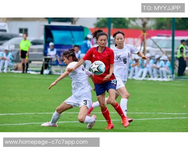 女足中国迎战乌拉圭力争胜利展现拼搏精神与团队合作